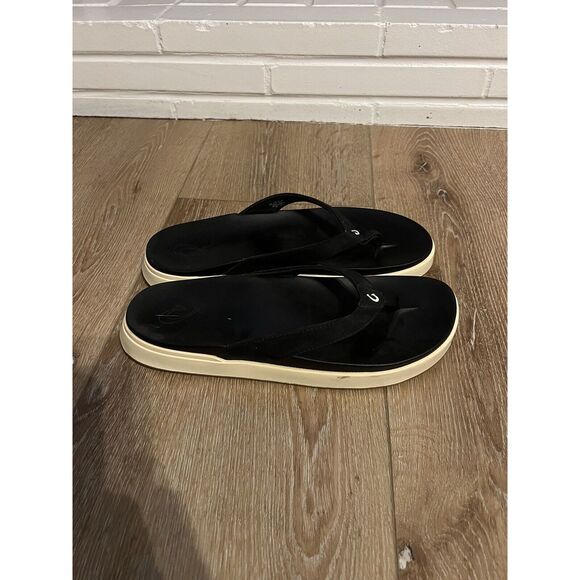 OluKai Nu‘a Pi‘o Woman's Sandal Black Nua Pio Flip Flops Size 9 Thong Sandals - Picture 1 of 8